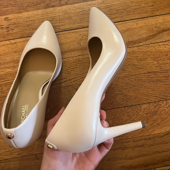 Michael Kors - Cream Heels - Picture 4 of 8